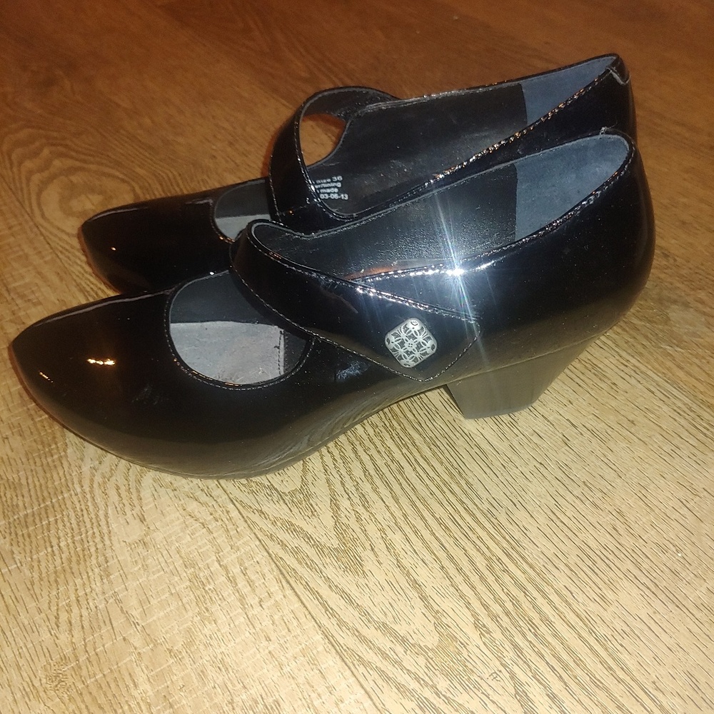Black Dansko Patent Leather shoes Sz 36